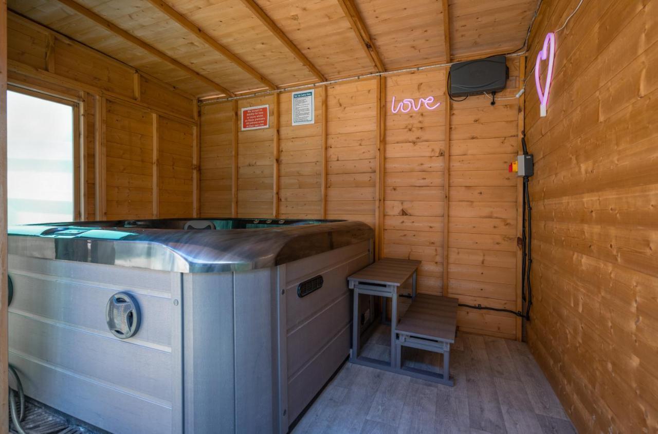 Апартаменты Perfect Couple Retreat To Unwind&Relax With Hottub Peacehaven Экстерьер фото